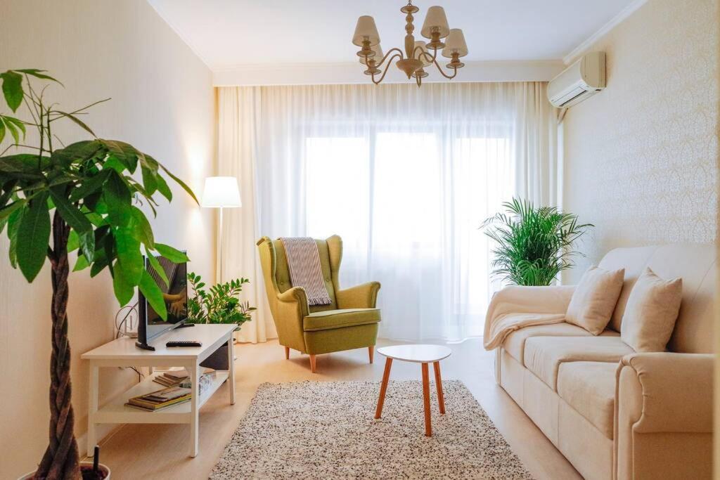 Elegant Vibes Apartment Next To Obor Market Bukarest Eksteriør billede