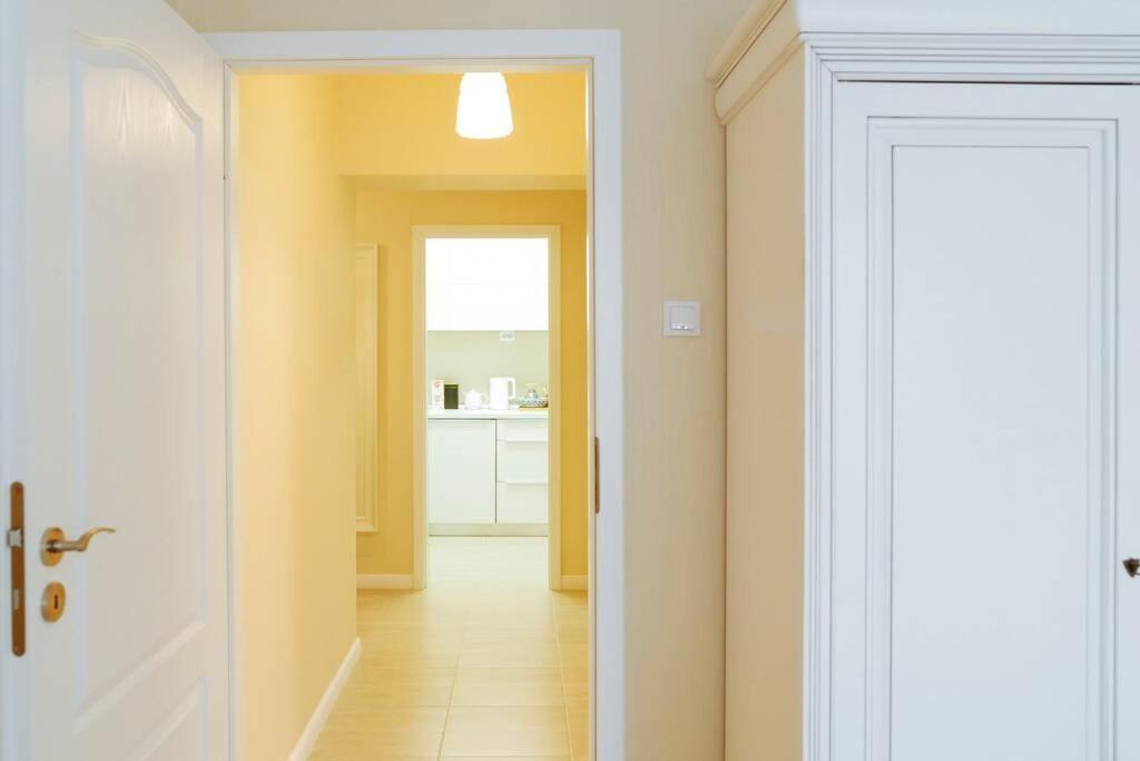 Elegant Vibes Apartment Next To Obor Market Bukarest Eksteriør billede