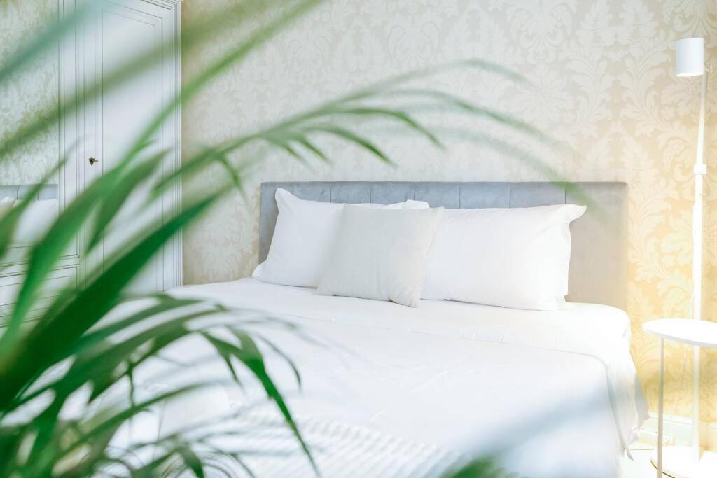 Elegant Vibes Apartment Next To Obor Market Bukarest Eksteriør billede