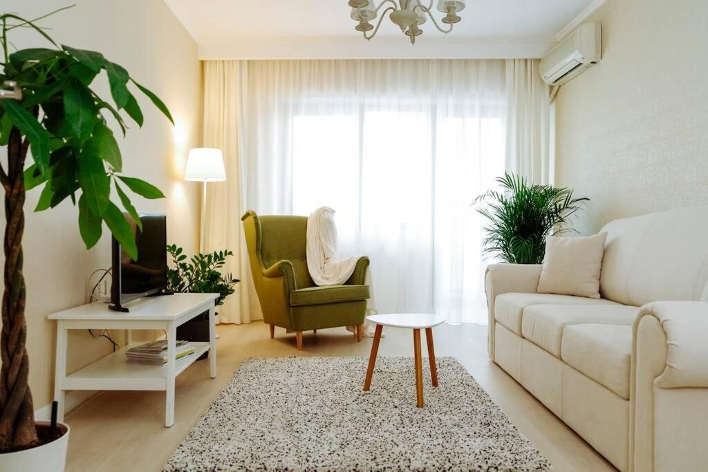 Elegant Vibes Apartment Next To Obor Market Bukarest Eksteriør billede