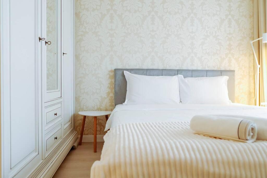 Elegant Vibes Apartment Next To Obor Market Bukarest Eksteriør billede